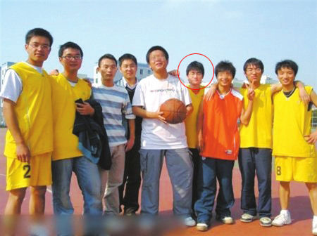 曾世杰(紅圈)曾喜愛籃球運(yùn)動(dòng) 曾世杰(紅圈)曾喜愛籃球運(yùn)動(dòng).jpg