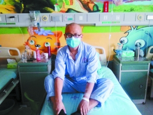 <a  data-cke-saved-href=http://www.51meishu.com/school/299.html href=http://www.51meishu.com/school/299.html target=_blank class=infotextkey>井岡山大學(xué)</a>美術(shù)系24歲大學(xué)生患白血病 姐姐捐骨髓，女友不離棄