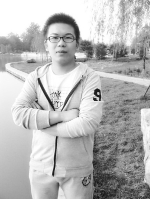 河北一農(nóng)二代大學(xué)生畢業(yè)曬12個證書 反駁拼爹