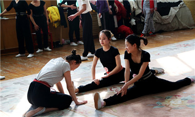 花20萬(wàn)+送豪車給藝考“權(quán)利”人 這樣的大學(xué)名額你要么