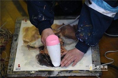 美院藝考最任性，讓1.2萬考生畫真人模特！