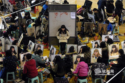 美院藝考最任性，讓1.2萬考生畫真人模特！