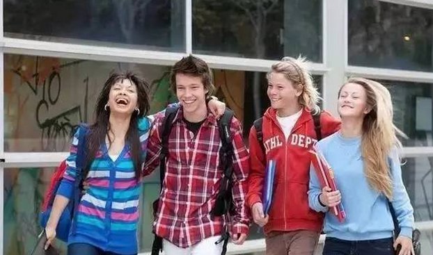 中國留學(xué)生走出華人圈才能“殺出一條血路”