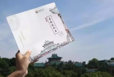 錄取通知書也開始拼顏值了，你們學(xué)校在其中嗎？,51美術(shù)社