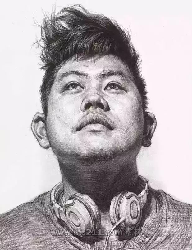 不同角度的素描頭像-51美術網