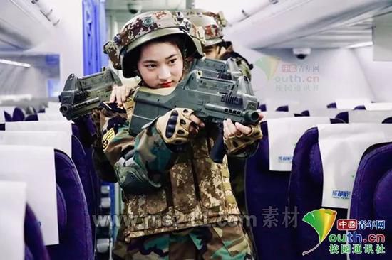 圖為軍體課CS真人對抗活動(dòng)。學(xué)校供圖