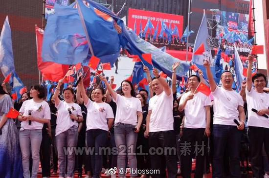 呼市二中畢業(yè)典禮現(xiàn)場(chǎng)