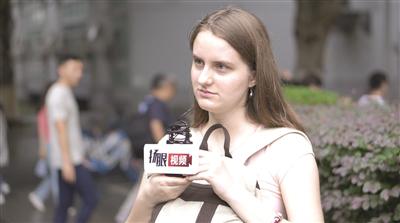 留學(xué)生接受采訪。記者 陳金剛/攝