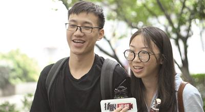 國內(nèi)學(xué)生接受采訪。記者 陳金剛/攝