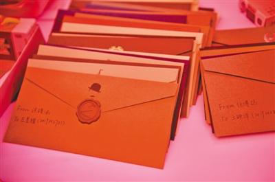 人民大學學長學姐準備的“朋輩信”。