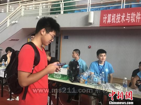 圖為新生報(bào)到現(xiàn)場(chǎng)。武漢職業(yè)技術(shù)學(xué)院供圖