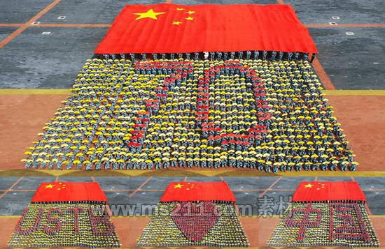 北京科技大學(xué)2019級(jí)新生聯(lián)合方陣拼出”北科愛中國(guó)“（學(xué)校供圖）