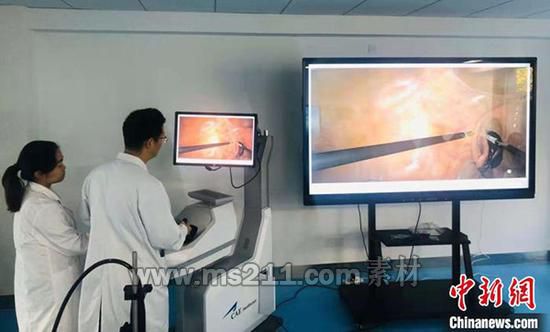 蘭州大學(xué)培養(yǎng)免費(fèi)醫(yī)學(xué)定向生模擬微創(chuàng)腔鏡手術(shù)示教。