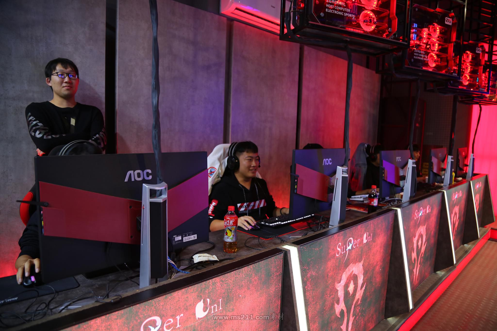 校內(nèi)開(kāi)展電競(jìng)爭(zhēng)霸對(duì)戰(zhàn)賽。受訪者供圖