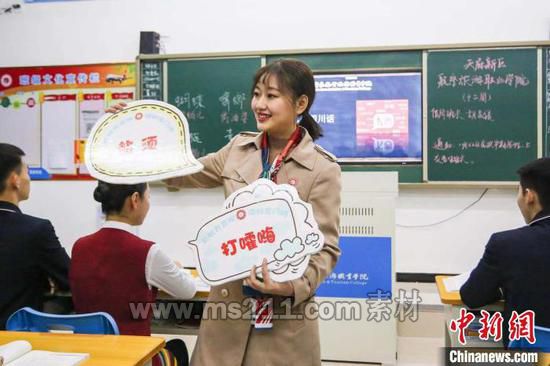 四川方言課現(xiàn)場。　鐘欣 攝