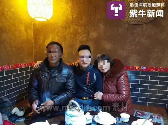 小寧與父母一家團(tuán)聚